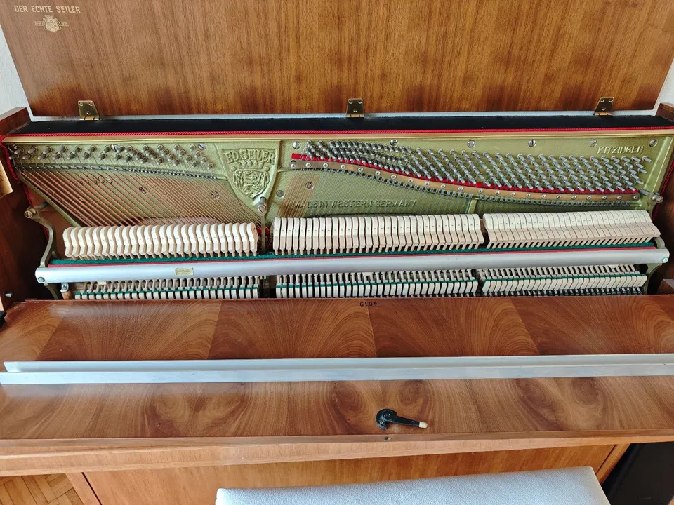 Ed. Seiler Piano, 108 cm – Kitzingen – Walnut – Very good condition – Built ca. - Image 4 of 5