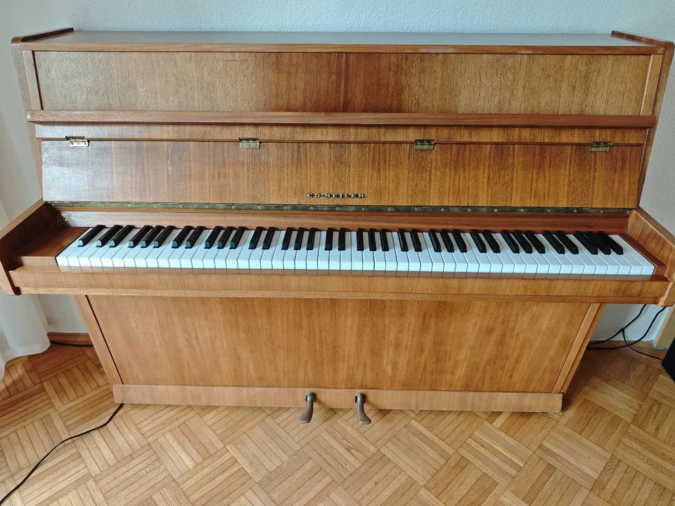 Ed. Seiler Piano, 108 cm – Kitzingen – Walnut – Very good condition – Built ca. - Image 2 of 5