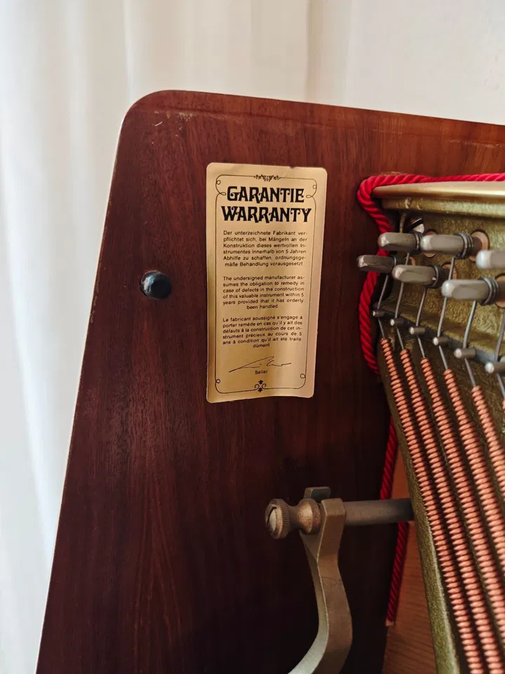 Ed. Seiler Piano, 108 cm – Kitzingen – Walnut – Very good condition – Built ca. - Image 5 of 5