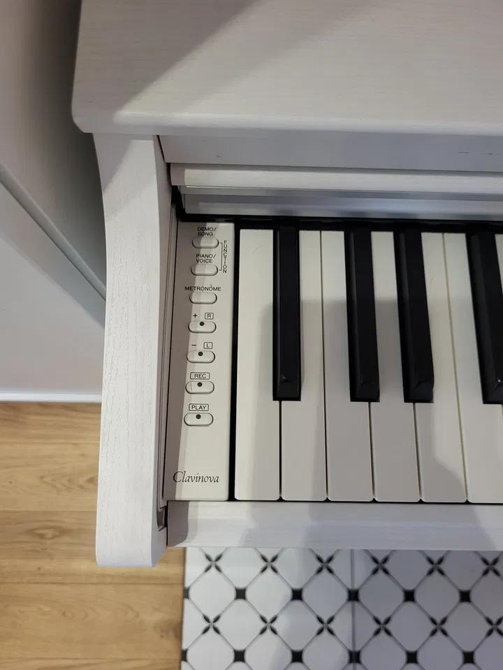 Yamaha Clavinova CLP-625 WH + banco | en muy buen estado - Imagen 1 de 6