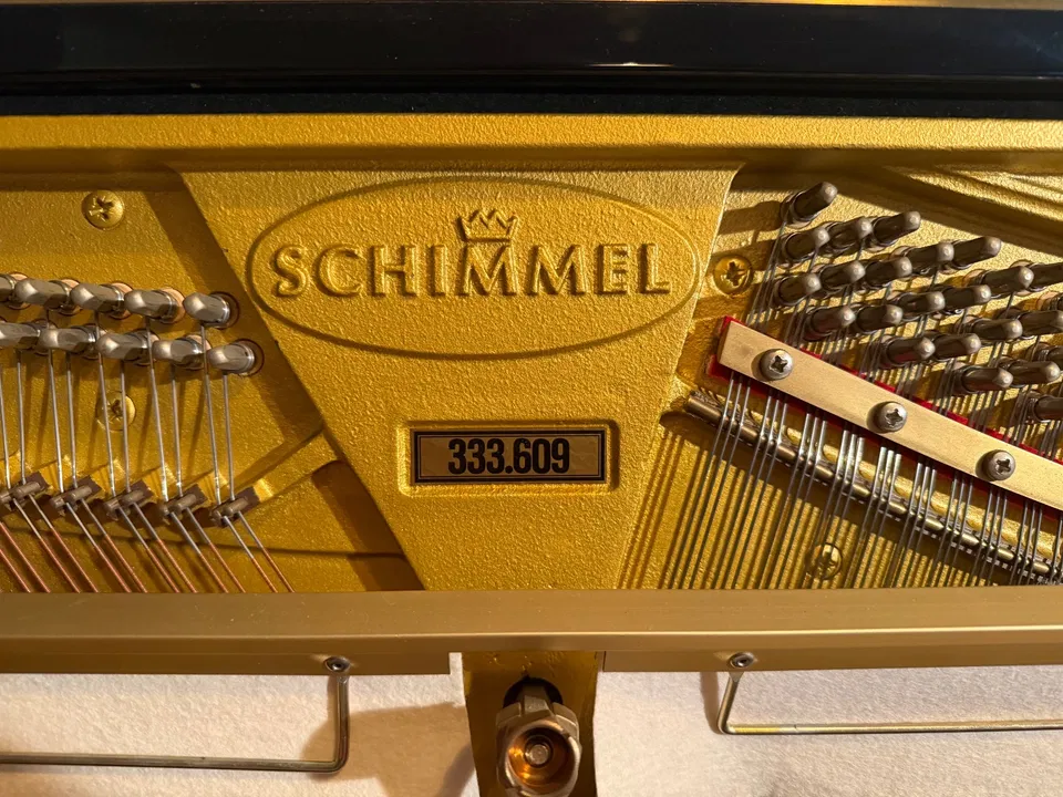 Schimmel Classic 130 czarny wysoki połysk - Zdjęcie 3 z 6