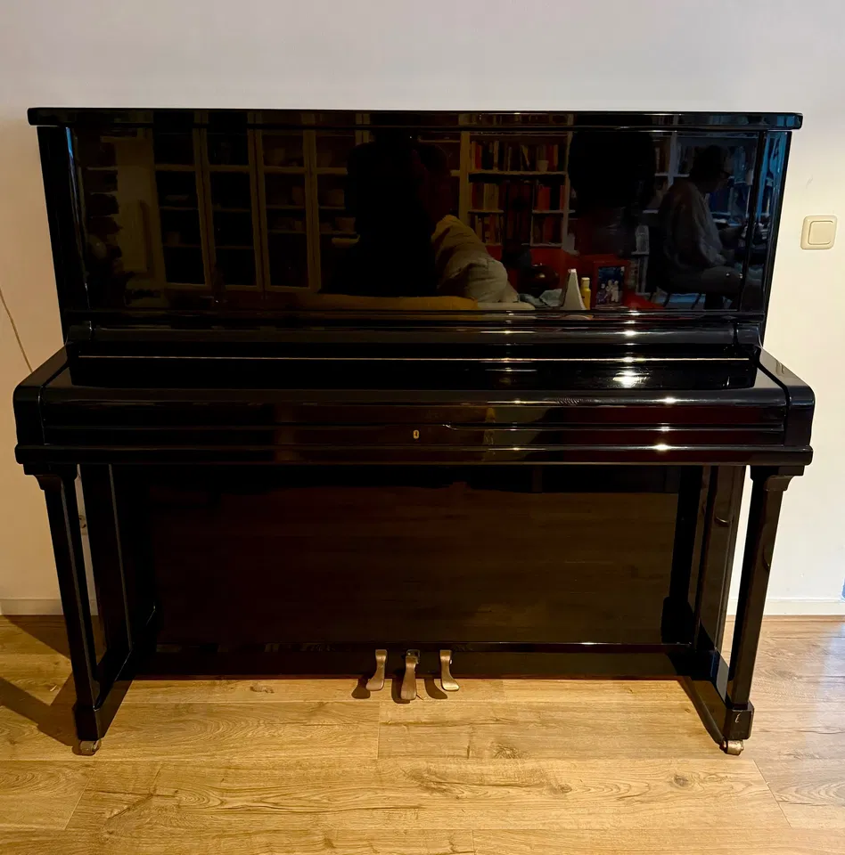 Schimmel Classic 130 czarny wysoki połysk - Zdjęcie 4 z 6