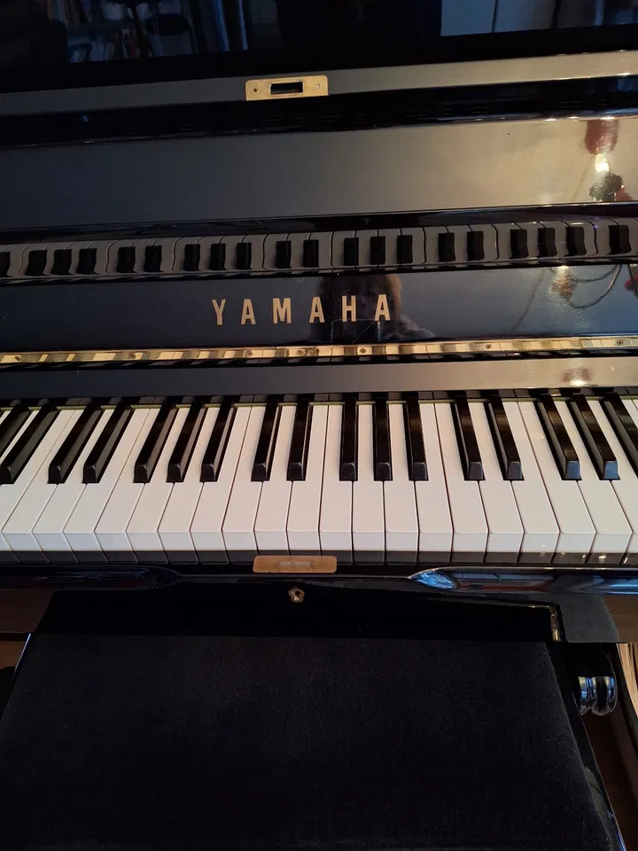 Yamaha U1 Klavier - Bild 2 von 6